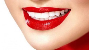7-naturalnyx-produktov-dlya-otbelivaniya-zubov